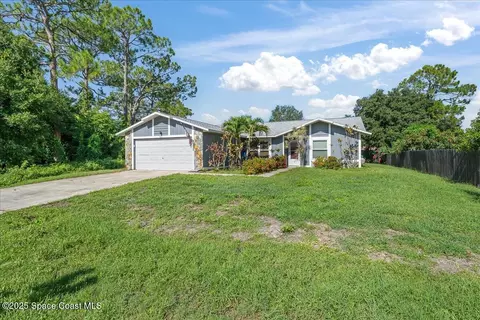 820 Emden Ave NW, Palm Bay, FL 32907