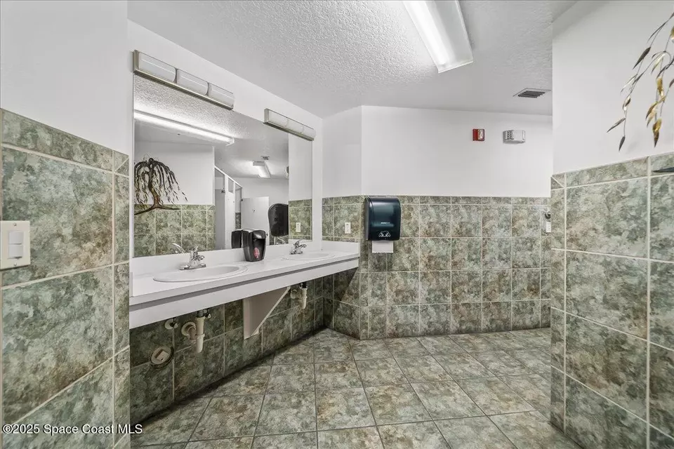 Bath - 104 Riverside Dr #203, Cocoa, FL 32922 photo 4 of 4