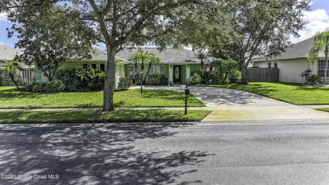 3083 Forest Creek Dr, Melbourne, FL 32901