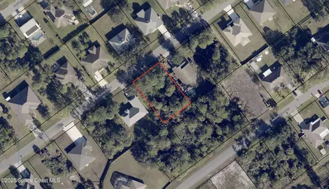 656 Floyd St SE, Palm Bay, FL 32909