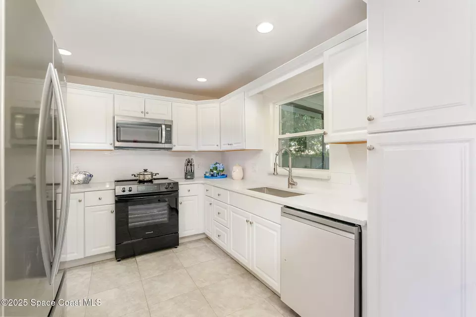 Kitchen - 1337 Briarwood Ct, Rockledge, FL 32955 photo 2 of 2