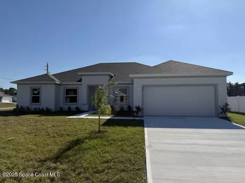450 Caribbean St SE, Palm Bay, FL 32909