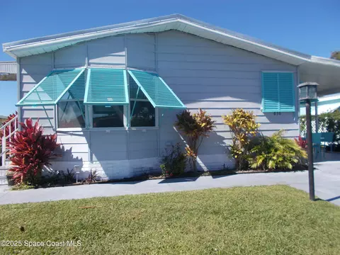836 Hyacinth Cir E, Barefoot Bay, FL 32976