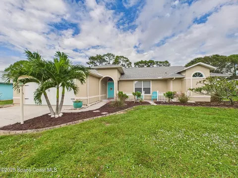 664 Doctor Ave, Sebastian, FL 32958