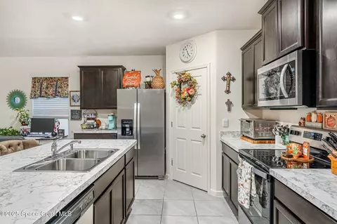 Kitchen - 4901 Talbot Blvd, Cocoa, FL 32926 photo 3 of 4
