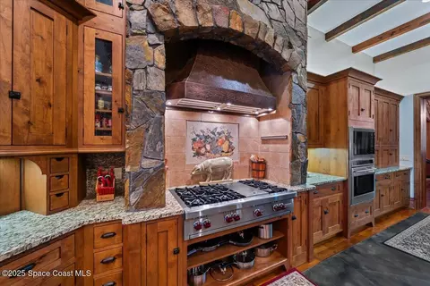Kitchen - 586 Wethersfield Pl, Melbourne, FL 32940 photo 2 of 10