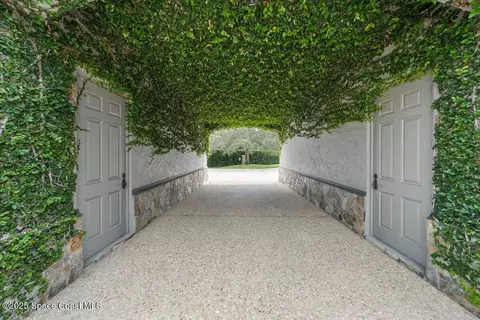 Entry Way - 586 Wethersfield Pl, Melbourne, FL 32940 photo 7 of 9