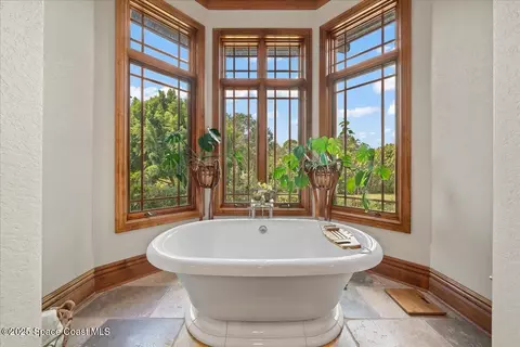 Bath - 586 Wethersfield Pl, Melbourne, FL 32940 photo 3 of 4