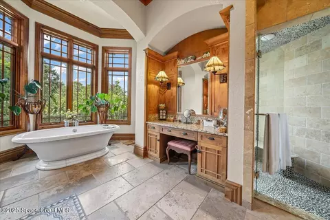 Bath - 586 Wethersfield Pl, Melbourne, FL 32940 photo 1 of 4
