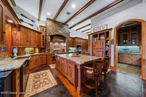 Kitchen - 586 Wethersfield Pl, Melbourne, FL 32940 photo 5 of 10