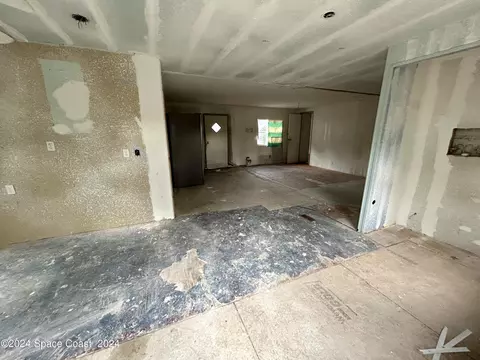 Living - 326 Iris St, Cocoa, FL 32927 photo 2 of 4