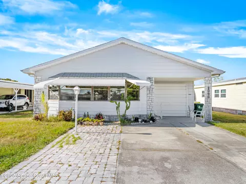 1040 Waterway Dr, Barefoot Bay, FL 32976