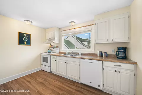 Kitchen - 1887 Rockledge Dr, Rockledge, FL 32955 photo 5 of 5