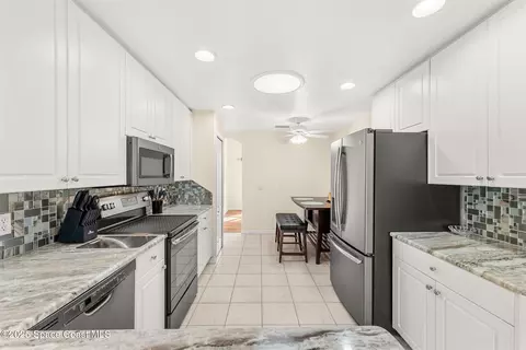 Kitchen - 5188 Wexford Dr, Rockledge, FL 32955 photo 4 of 6