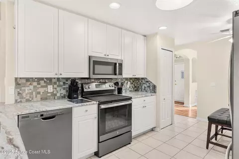 Kitchen - 5188 Wexford Dr, Rockledge, FL 32955 photo 5 of 6