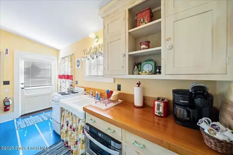 Kitchen - 11 Mitchell St, Cocoa, FL 32922 photo 11 of 16