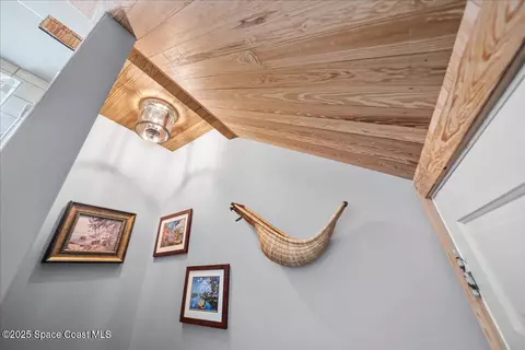 Entry Way - 11 Mitchell St, Cocoa, FL 32922 photo 4 of 9