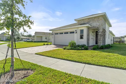 3168 Songbird Cir, Harmony, FL 34773