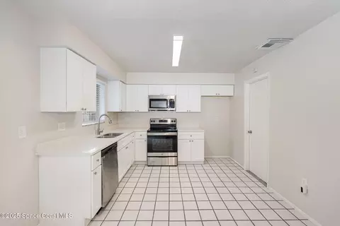 Kitchen - 1122 Manatee Dr, Rockledge, FL 32955 photo 3 of 4
