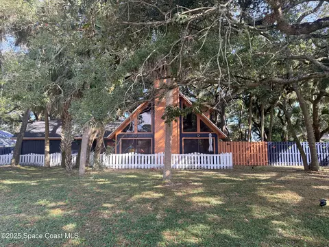 951 Pembroke Ave NE, Palm Bay, FL 32907