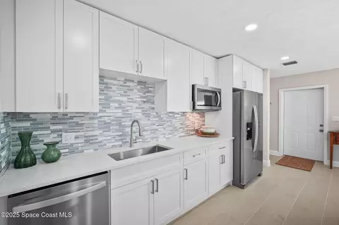 Kitchen - 100 Charles Dr, Melbourne, FL 32935 photo 2 of 8