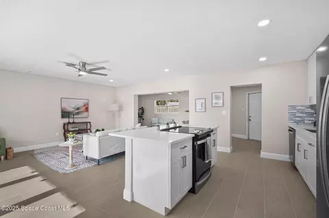 Kitchen - 100 Charles Dr, Melbourne, FL 32935 photo 6 of 8