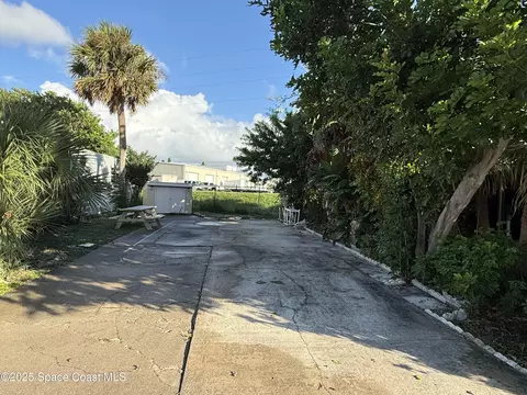 440 Galaxy Ln, Melbourne Beach, FL 32951