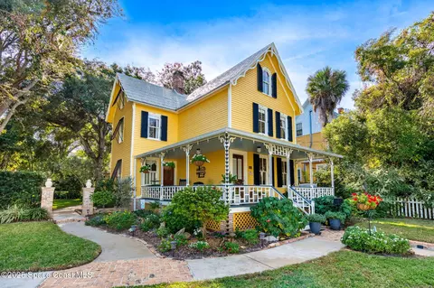 27 Barton Ave, Rockledge, FL 32955