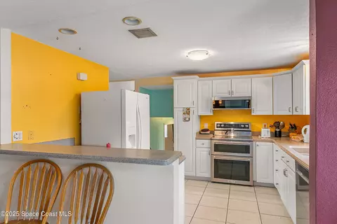 Kitchen - 409 Lynn Ave, Melbourne, FL 32935 photo 1 of 2