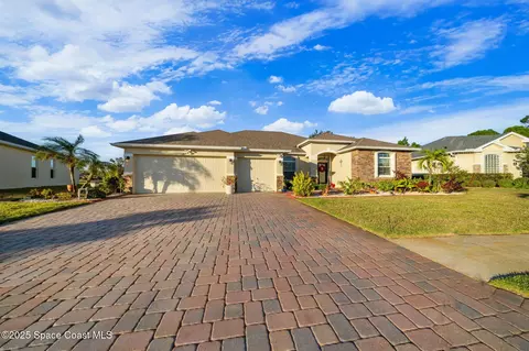 467 Easton Forest Cir SE, Palm Bay, FL 32909