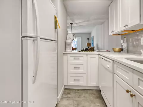 Kitchen - 170 Paradise Blvd #17014, Indialantic, FL 32903 photo 6 of 8