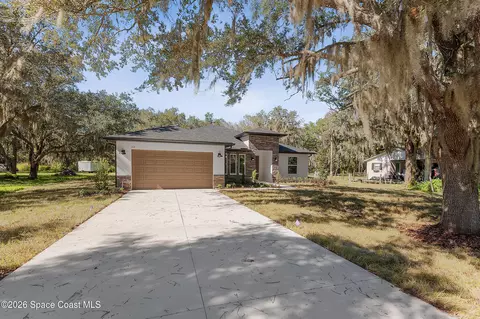 304 N Jungle Rd, Geneva, FL 32732