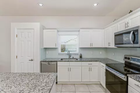Kitchen - 1069 S Fork Cir, Melbourne, FL 32901 photo 3 of 4