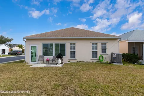 Exterior - 1069 S Fork Cir, Melbourne, FL 32901 photo 5 of 10