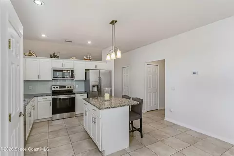 Kitchen - 1069 S Fork Cir, Melbourne, FL 32901 photo 2 of 4