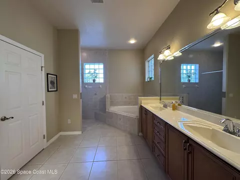 Bath - 883 Spring Oak Dr, Melbourne, FL 32901 photo 1 of 7