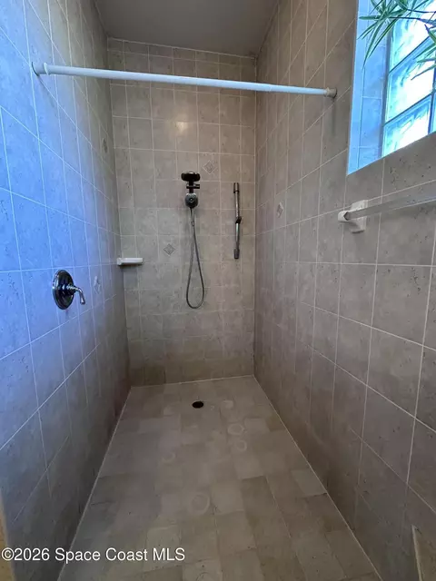 Bath - 883 Spring Oak Dr, Melbourne, FL 32901 photo 2 of 7