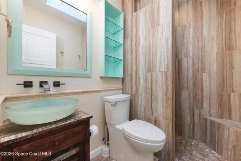 Bath - 331 Avenida Del Sol Ave, Indialantic, FL 32903 photo 3 of 4