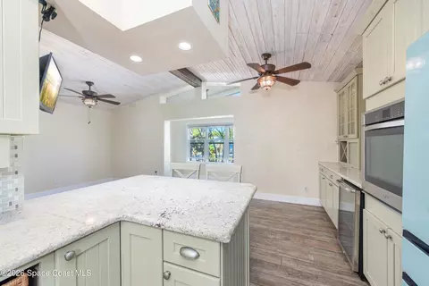 Kitchen - 331 Avenida Del Sol Ave, Indialantic, FL 32903 photo 5 of 6