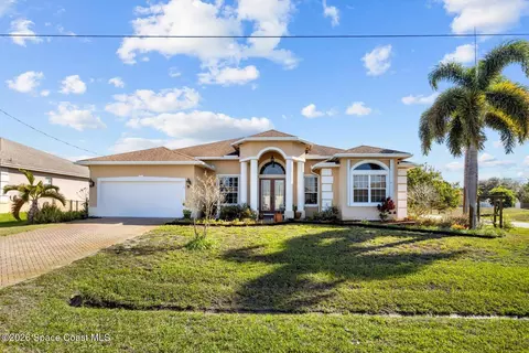 111 SW Ladybug Dr, Port Saint Lucie, FL 34953