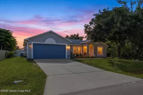840 Avalon St SE, Palm Bay, FL 32909