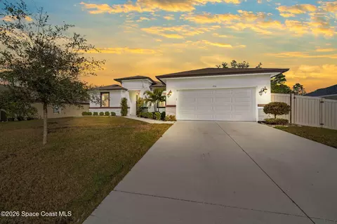 553 Rembrandt St SE, Palm Bay, FL 32909