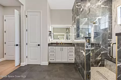 Bath - 4055 Domain Ct, Melbourne, FL 32934 photo 3 of 7
