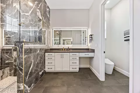 Bath - 4055 Domain Ct, Melbourne, FL 32934 photo 4 of 7