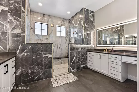 Bath - 4055 Domain Ct, Melbourne, FL 32934 photo 2 of 7