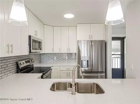 26 Plantation Dr #202, Vero Beach, FL 32966