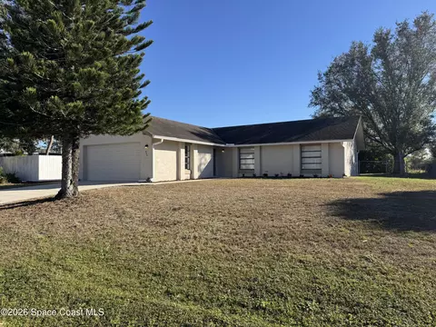 934 Lynbrook St NW, Palm Bay, FL 32907