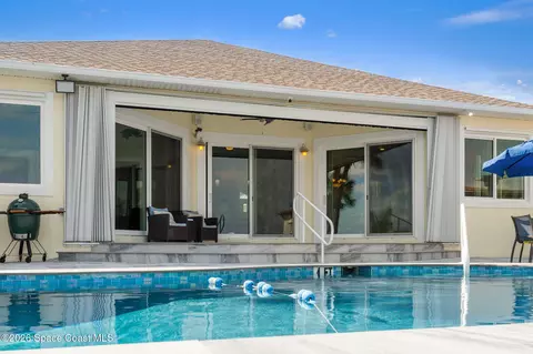 Exterior - 2189 Pineapple Ave, Melbourne, FL 32935 photo 3 of 31