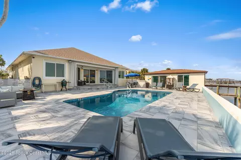 Exterior - 2189 Pineapple Ave, Melbourne, FL 32935 photo 2 of 31