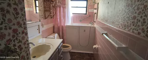 Bath - 2441 Lorna Dr, Melbourne, FL 32935 photo 1 of 2